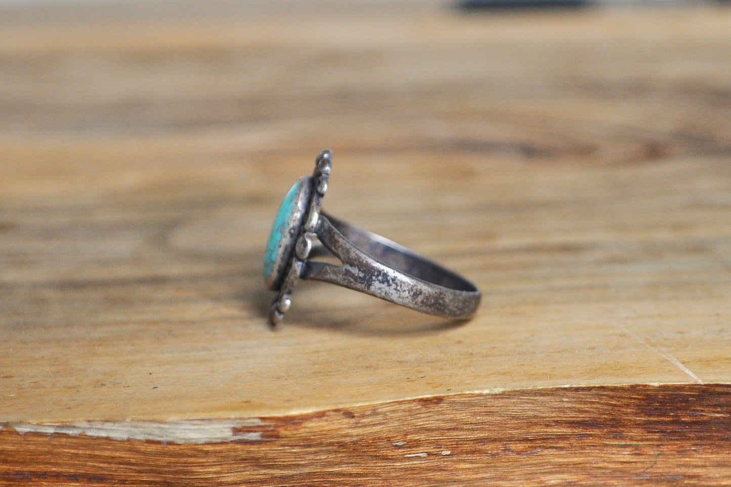 Scarce Vintage Bell Trading Post Sterling Ring Cracked Turquoise Stone - Size 8.5 - Authentic Native American Jewelry - 925 Silver