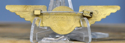 1960s Delta Airlines Junior Pilot Wings Plastic Pin - Patent No. 3,262,323 - Vintage Delta Child Pilot Wings Souvenir Brooch