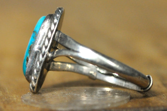 Slender Oval Cut Turquoise Ring - Size 8.5 - Tested Sterling Silver - Twisted Rope Bezel