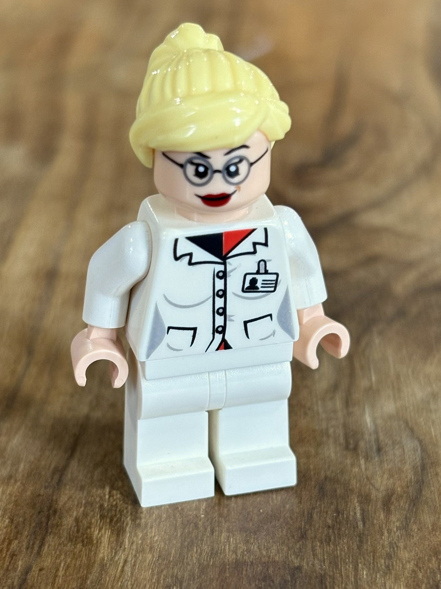 LEGO Minifigure Dr. Harleen Quinzel SH0057 - Rare LEGO Supervillian Dr Harleen Quinzel