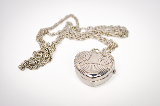 Disney Minnie Mouse Special Edition Heart Locket By Sii - Disney Minnie Mouse Rare Clock Locket Necklace