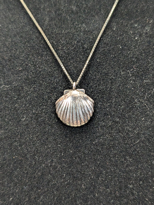 Sterling Silver Salty Cali Clamshell Necklace - 18 Inches - Stamped and Tested Sterling Silver - Seashell Jewelry