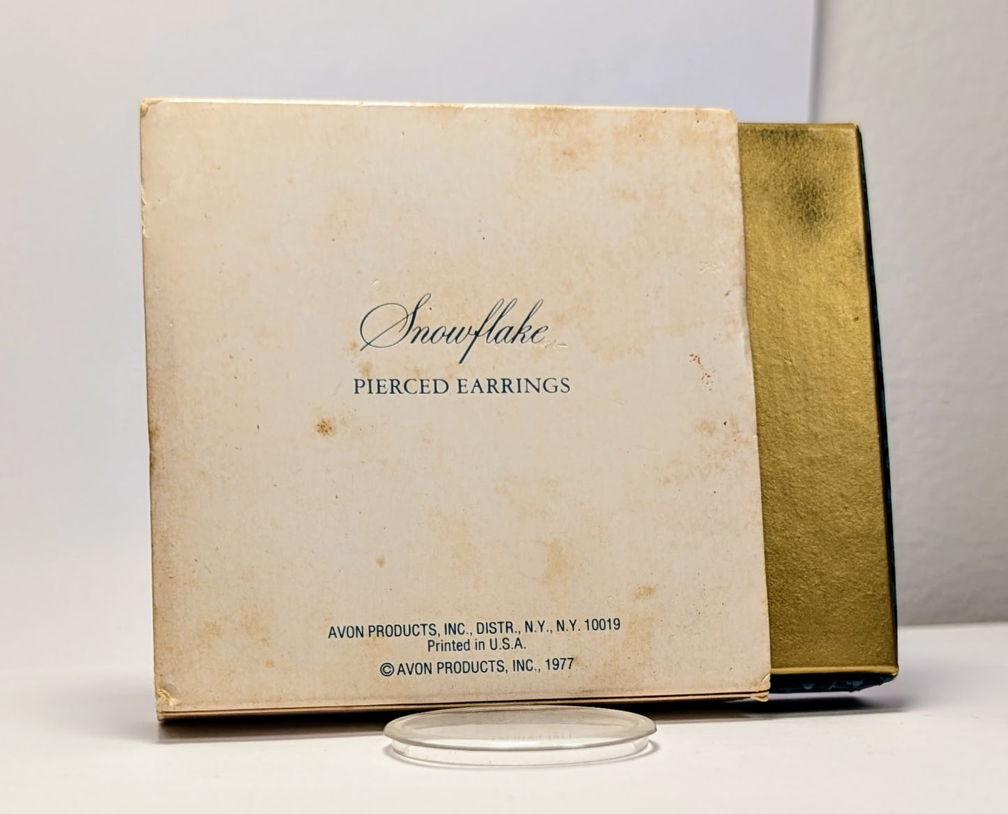 1977 Avon Goldtone Snowflakes Pierced Earrings in Box - New Old Stock (NOS) - Vintage Avon 70s Gold Snowflake Dangle Earrings