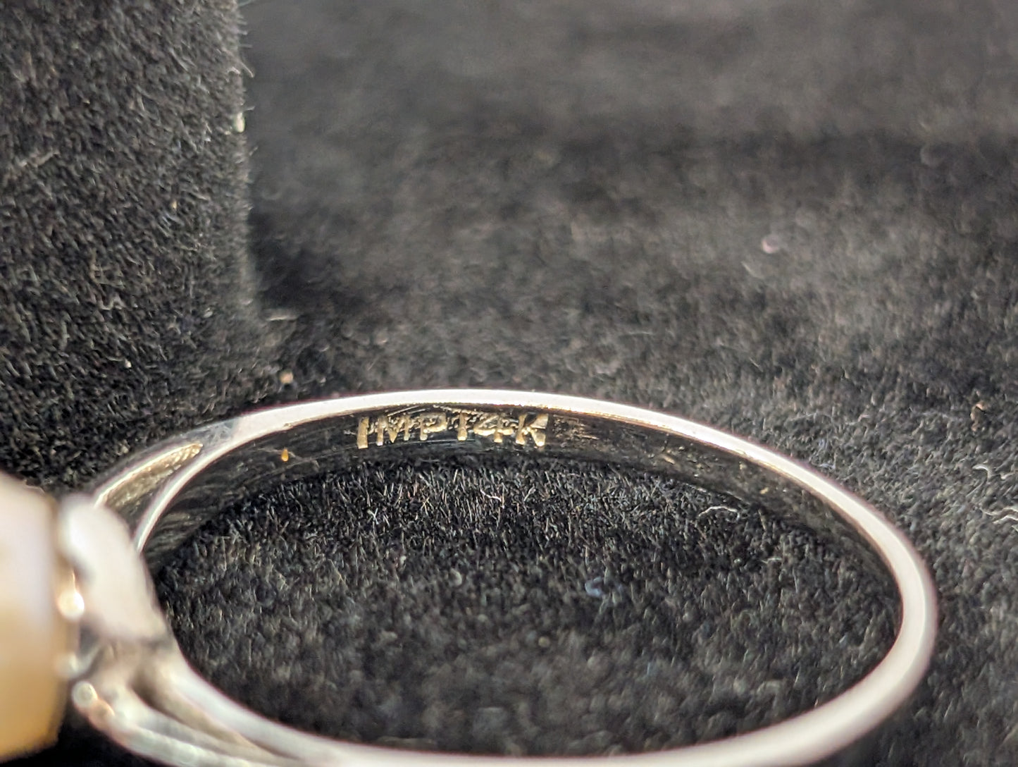 Beautiful 14KT White Gold Pearl Ring - Size 6 - Stamped and Tested 14KT Gold - Shimmering Pearl Stone