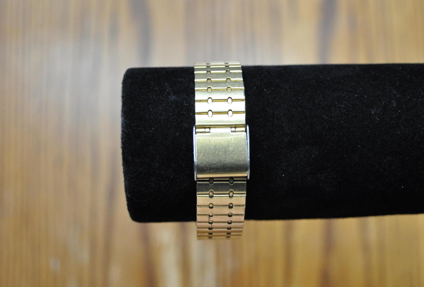 Vintage Pulsar by Seiko Quartz Gold Tone Date Watch - Antique Gold Tone Pulsar by Seiko Watch - Not Working!