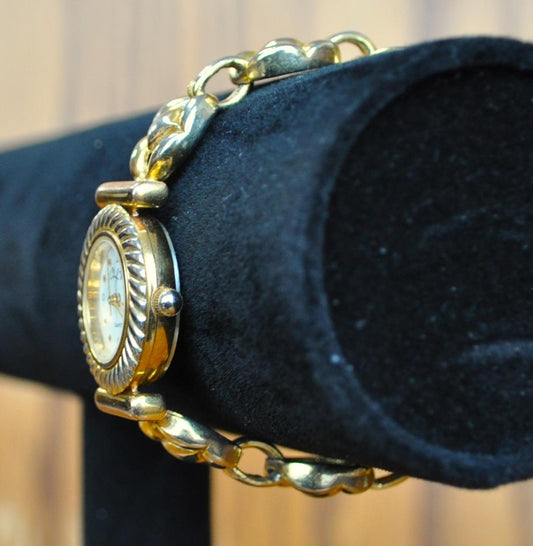 Vintage Cheryl Tiegs Gold-Toned Ladies Bracelet Watch - 20mm Dial- Beautiful Cheryl Tiegs Gold Ladies Link Band Watch - Working, New Battery