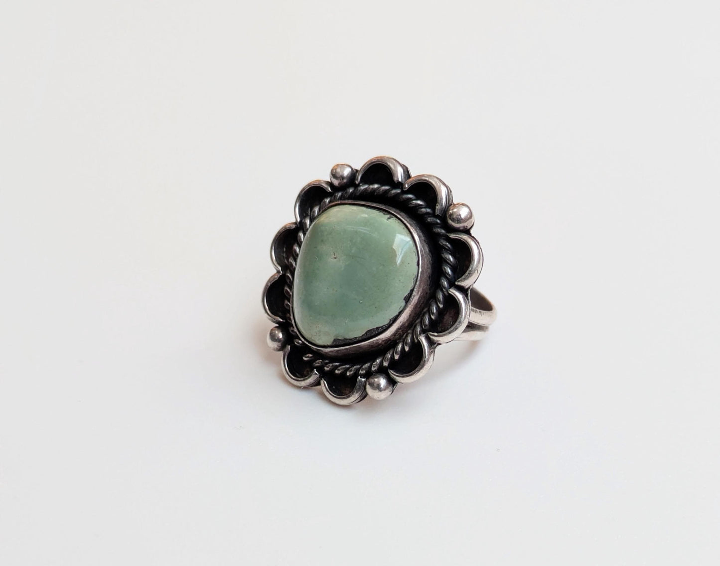 Beautiful Sterling Silver Green Serpentine Floral Coil Dome Ring - Size 5 3/4 - Floral Coiled Green Serpentine Ring