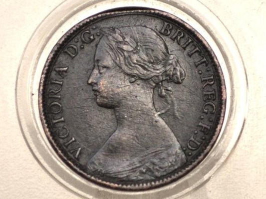 1869 Farthing Great Britain - XF (Extremely Fine) Condition - UK Farthing 1869 - Queen Victoria Young Head - Bronze