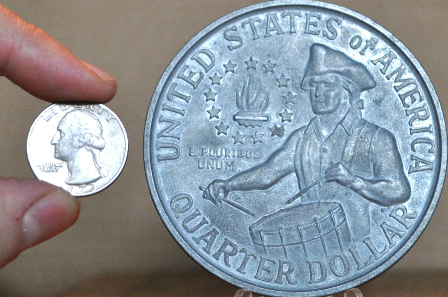 Paper Weight Large Novelty US Bicentennial Quarter - United States 200th Anniversary of American Independence Novelty Quarter