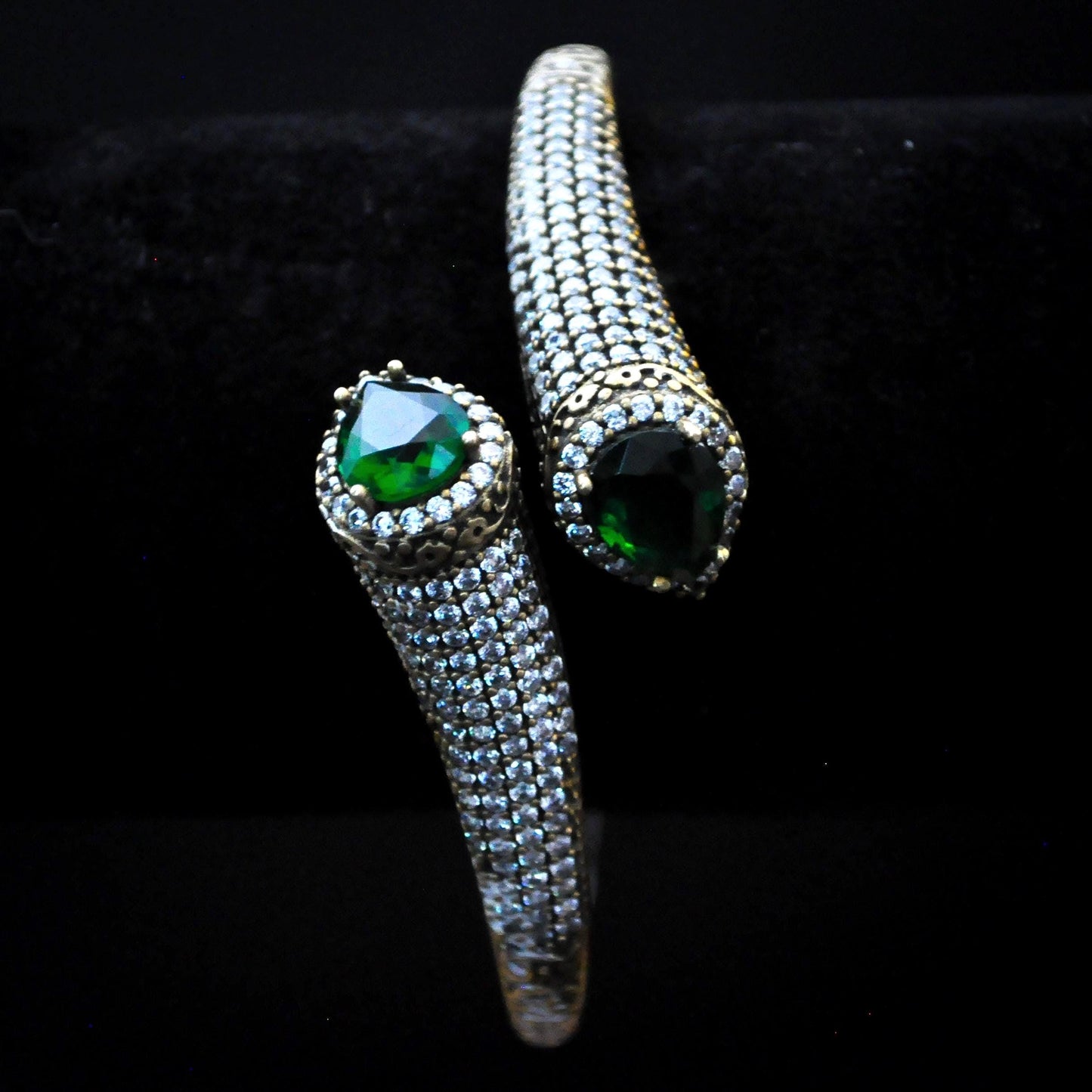 Antique Silver-Tone Turkish Bangle featuring Pavé Accents and Green Stones - Vintage-Inspired Teardrop Green Stone Open Bangle with Textured