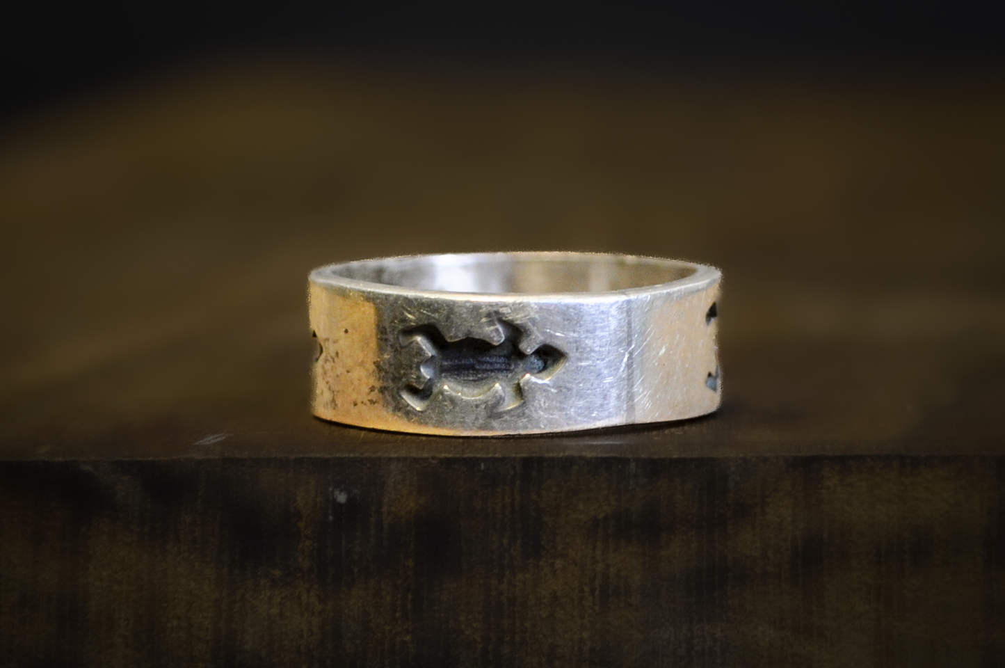 Vintage Sterling Silver Native Turtle Band Ring Size 7 - Stunning Size 7 Sterling Silver Turtle Band Ring