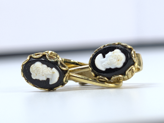 Vintage Elegant Black and White Oval Cameo Clip-On Earrings - Dainty Cameo Clip-on Earrings Gold-Toned