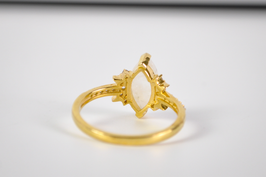 Vintage Sterling Silver 925 Gold-Toned Marquise Moonstone Ring Sz 8 - Stunning Moonstone Sterling 925 Ring Size 8