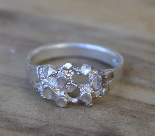 Sterling Silver Ring - Beautiful Design - Vintage Ring Silver - Size 8 Ring Size 8 (18.1 MM Band) - Lovely Piece - 925 Silver