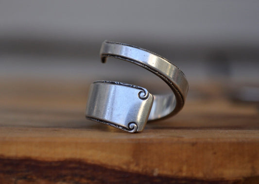 Vintage Silver Spiral Ring - Beautiful Design - Vintage Ring Silver - Size 6 Ring Size 6 (16.5 MM Band) - Lovely Piece - 925 Silver