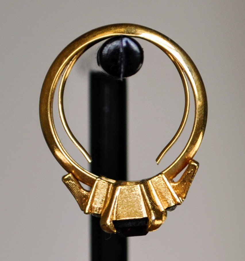 Elegant Avon Gold Tone Amethyst Cocktail Ring - Size 6.5 - Emerald Cut Amethyst - Vintage Avon Signed Purple Rhinestone Classic Ring