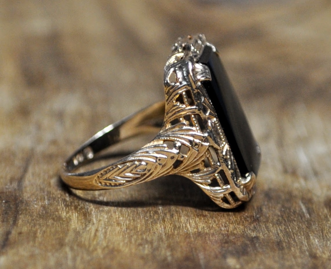 Elegant Art Deco 10K Gold Filigree Black Onyx Ring - Size 4.75 - Stamped 10K - Antique Gold Emerald Cut Rectangle Black Onyx Ring
