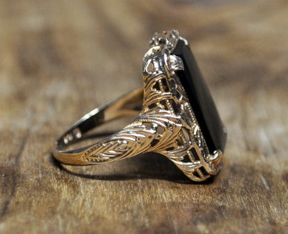 Elegant Art Deco 10K Gold Filigree Black Onyx Ring - Size 4.75 - Stamped 10K - Antique Gold Emerald Cut Rectangle Black Onyx Ring