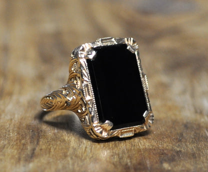 Elegant Art Deco 10K Gold Filigree Black Onyx Ring - Size 4.75 - Stamped 10K - Antique Gold Emerald Cut Rectangle Black Onyx Ring