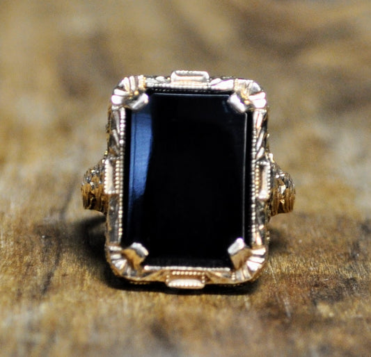 Elegant Art Deco 10K Gold Filigree Black Onyx Ring - Size 4.75 - Stamped 10K - Antique Gold Emerald Cut Rectangle Black Onyx Ring