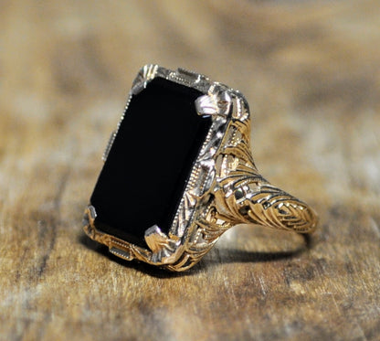 Elegant Art Deco 10K Gold Filigree Black Onyx Ring - Size 4.75 - Stamped 10K - Antique Gold Emerald Cut Rectangle Black Onyx Ring