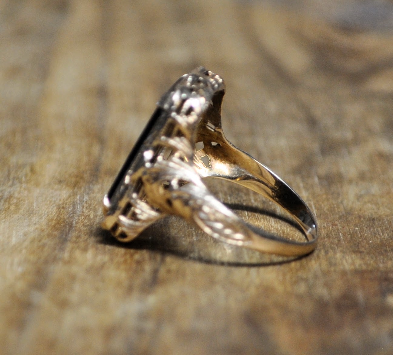 Elegant Art Deco 10K Gold Filigree Black Onyx Ring - Size 4.75 - Stamped 10K - Antique Gold Emerald Cut Rectangle Black Onyx Ring