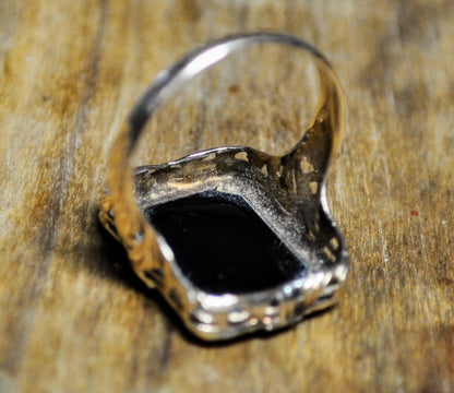 Elegant Art Deco 10K Gold Filigree Black Onyx Ring - Size 4.75 - Stamped 10K - Antique Gold Emerald Cut Rectangle Black Onyx Ring