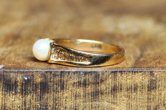 10K Gold Pearl Tension Solitaire Ring - Size 6.5 - Stamped 10 Karat Gold - Vintage 1950s 10K Gold Solitaire Tension Set Pearl Ring
