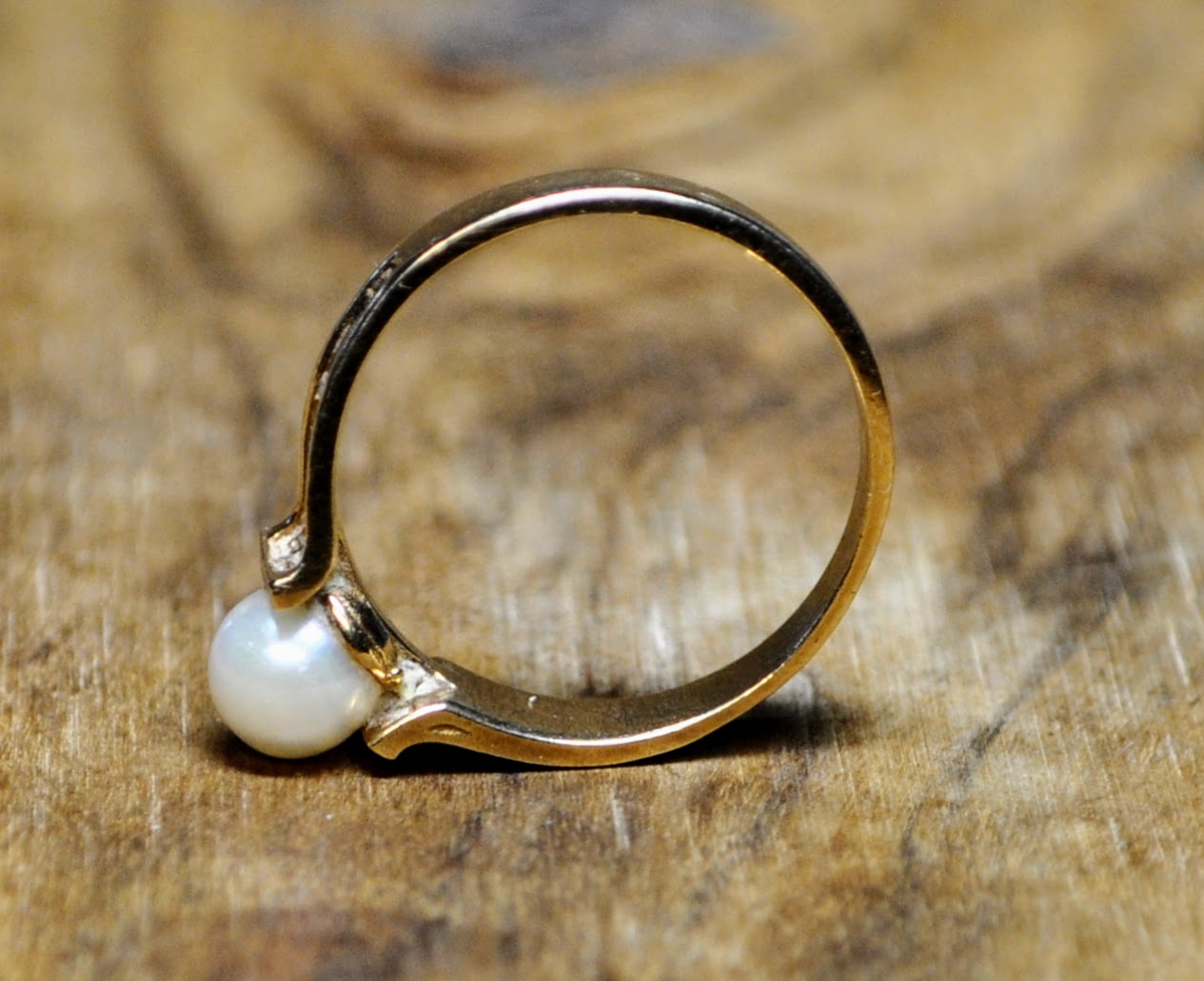 10K Gold Pearl Tension Solitaire Ring - Size 6.5 - Stamped 10 Karat Gold - Vintage 1950s 10K Gold Solitaire Tension Set Pearl Ring