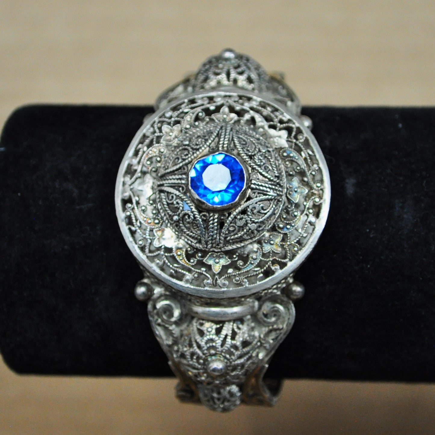 Vintage Sterling Filigree Hinged Bangle with Blue Stone - Art Deco - 925 Silver - Floral