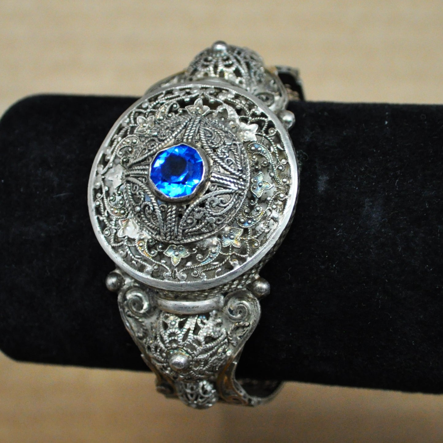 Vintage Sterling Filigree Hinged Bangle with Blue Stone - Art Deco - 925 Silver - Floral