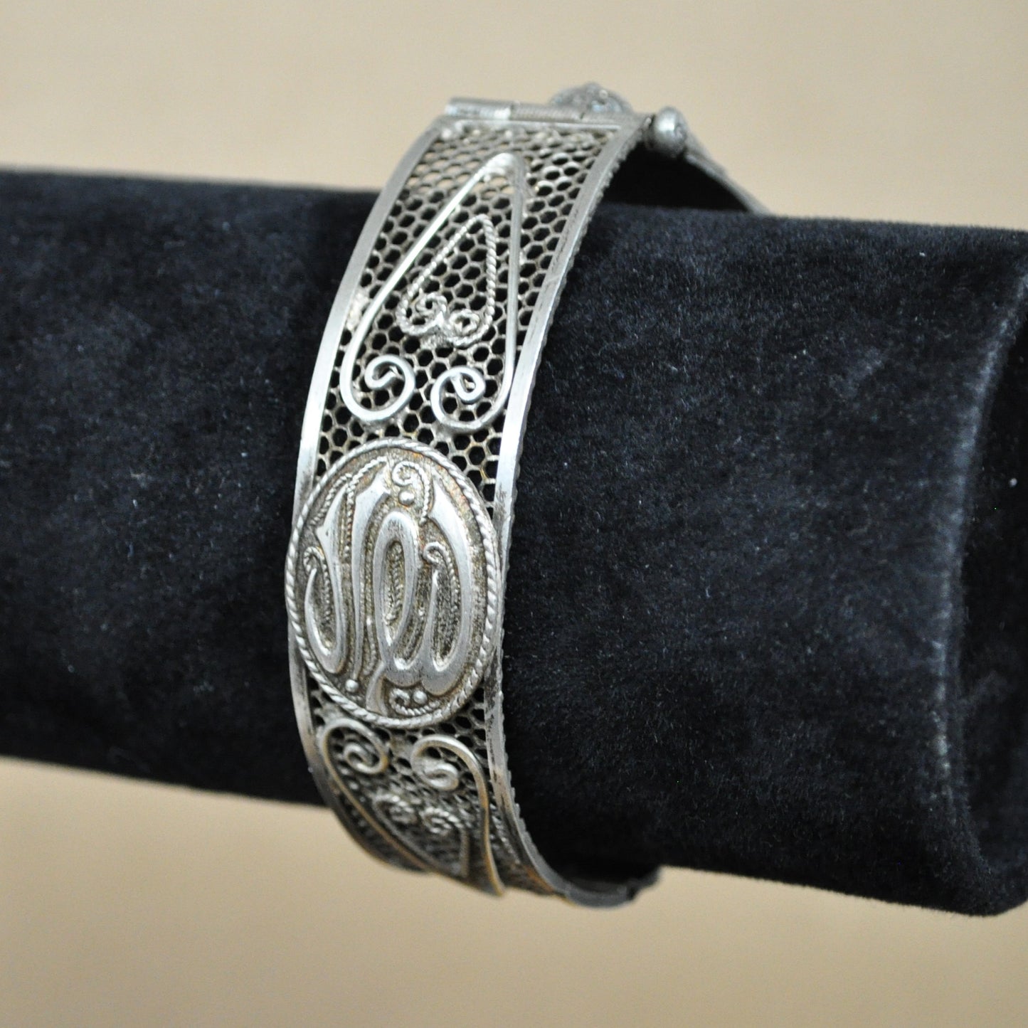 Vintage Sterling Filigree Hinged Bangle with Blue Stone - Art Deco - 925 Silver - Floral