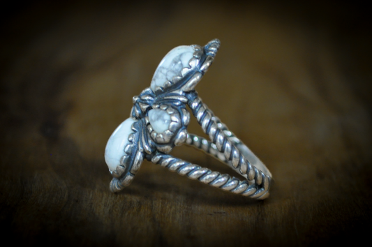 Handcrafted Navajo-Style Sterling Silver &amp; White Howlite Statement Ring - Vintage-Inspired Southwestern White Stone Floral Concho Ring
