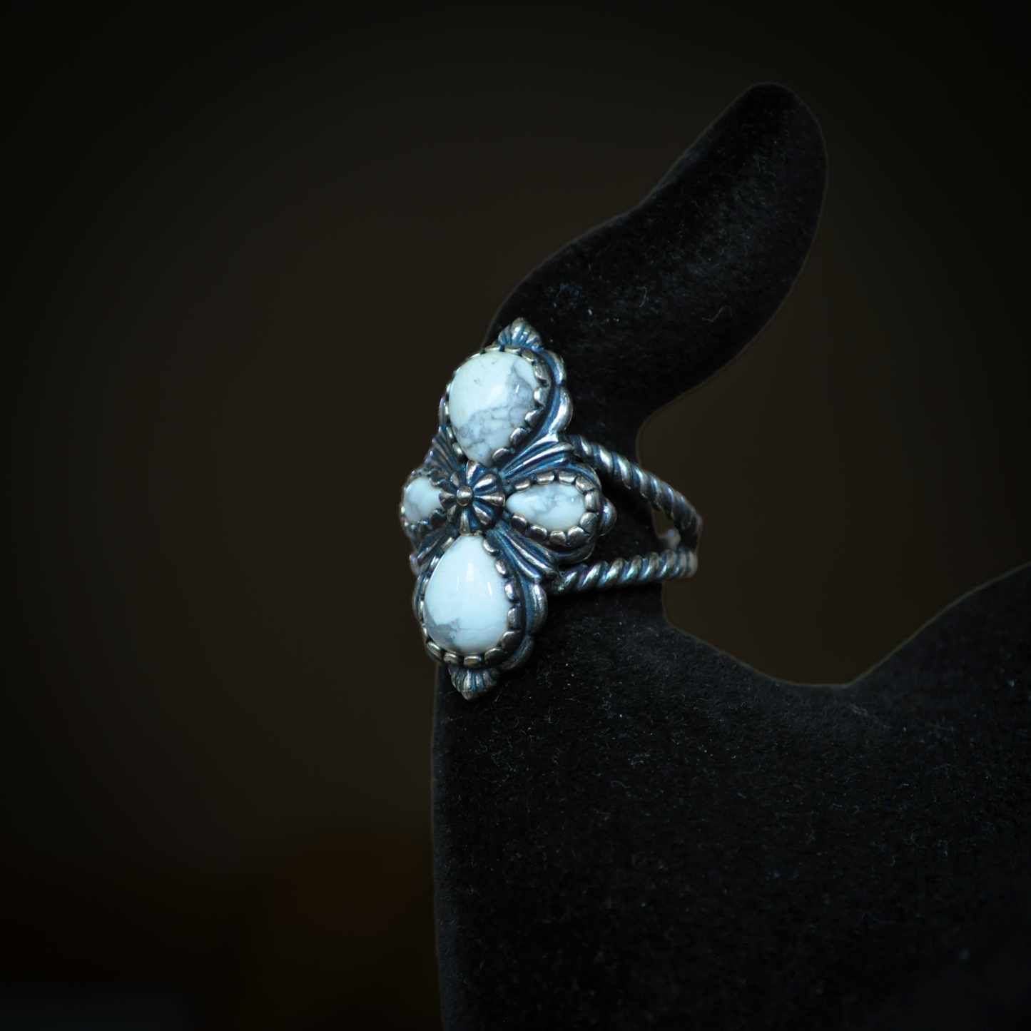 Handcrafted Navajo-Style Sterling Silver & White Howlite Statement Ring - Vintage-Inspired Southwestern White Stone Floral Concho Ring