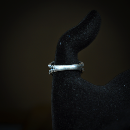 Handcrafted Navajo-Style Sterling Silver & White Howlite Statement Ring - Vintage-Inspired Southwestern White Stone Floral Concho Ring
