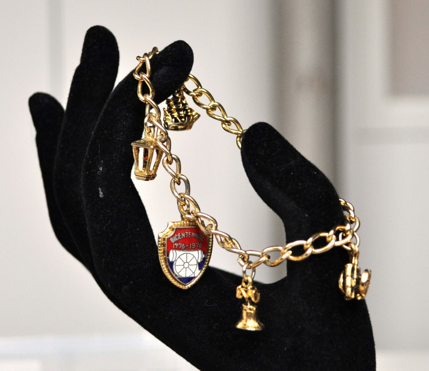 1976 American Bicentennial Gold Tone Charm Bracelet - Patriotic American Bracelet - 7.5" Length - Vintage 1776 Bicentennial Charm Bracelet