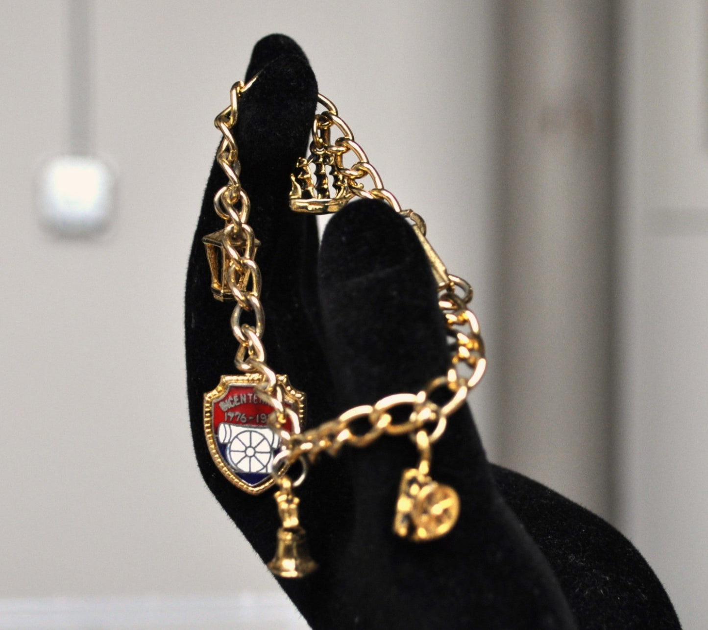 1976 American Bicentennial Gold Tone Charm Bracelet - Patriotic American Bracelet - 7.5" Length - Vintage 1776 Bicentennial Charm Bracelet