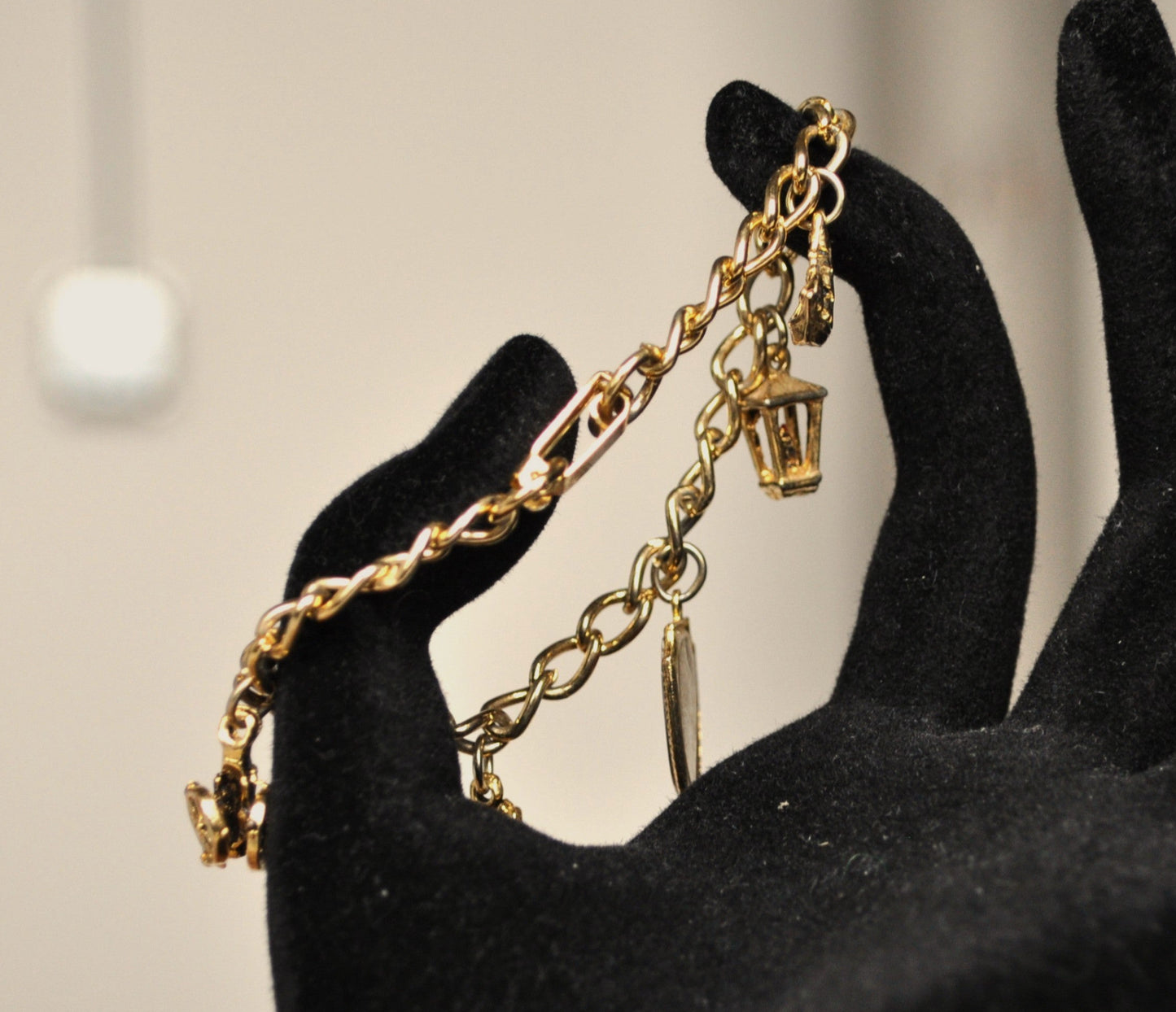 1976 American Bicentennial Gold Tone Charm Bracelet - Patriotic American Bracelet - 7.5" Length - Vintage 1776 Bicentennial Charm Bracelet