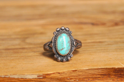 Scarce Vintage Bell Trading Post Sterling Ring Cracked Turquoise Stone - Size 8.5 - Authentic Native American Jewelry - 925 Silver