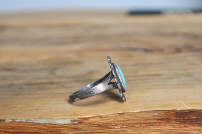 Scarce Vintage Bell Trading Post Sterling Ring Cracked Turquoise Stone - Size 8.5 - Authentic Native American Jewelry - 925 Silver