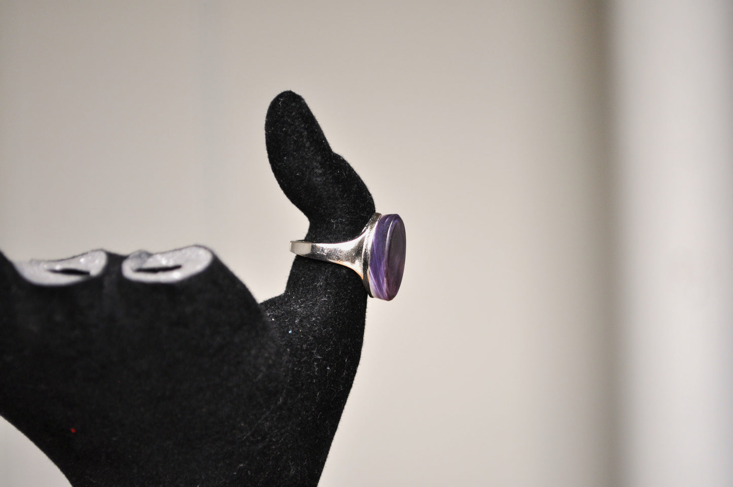 Beautiful Wampum Sterling Silver Skinny Oval Amethyst Ring - Size 5.5 - Wampum Jewelry - Native American Jewelry