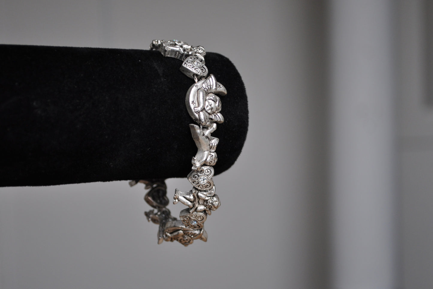 Cute Avon Valentines Day Silver Tone Cupid Bracelet - 8.5 Inches - Angel/Cupid/Cherub Bracelet - Adorned with Rhinestone Hearts