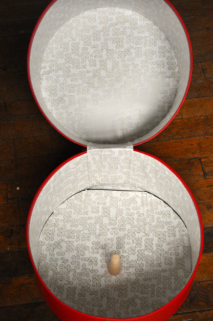 Vintage Everbest Hollywood Florida 1960s Crimson Red Wig Box - Contains Mannequin Head - Wig Not Included - Lockable Red Wig Box