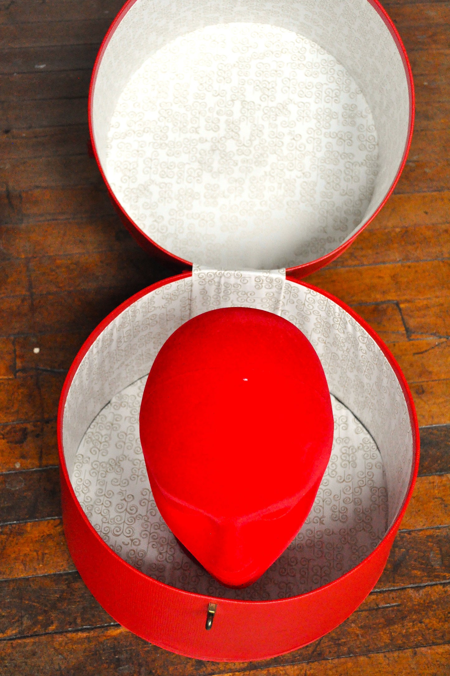 Vintage Everbest Hollywood Florida 1960s Crimson Red Wig Box - Contains Mannequin Head - Wig Not Included - Lockable Red Wig Box