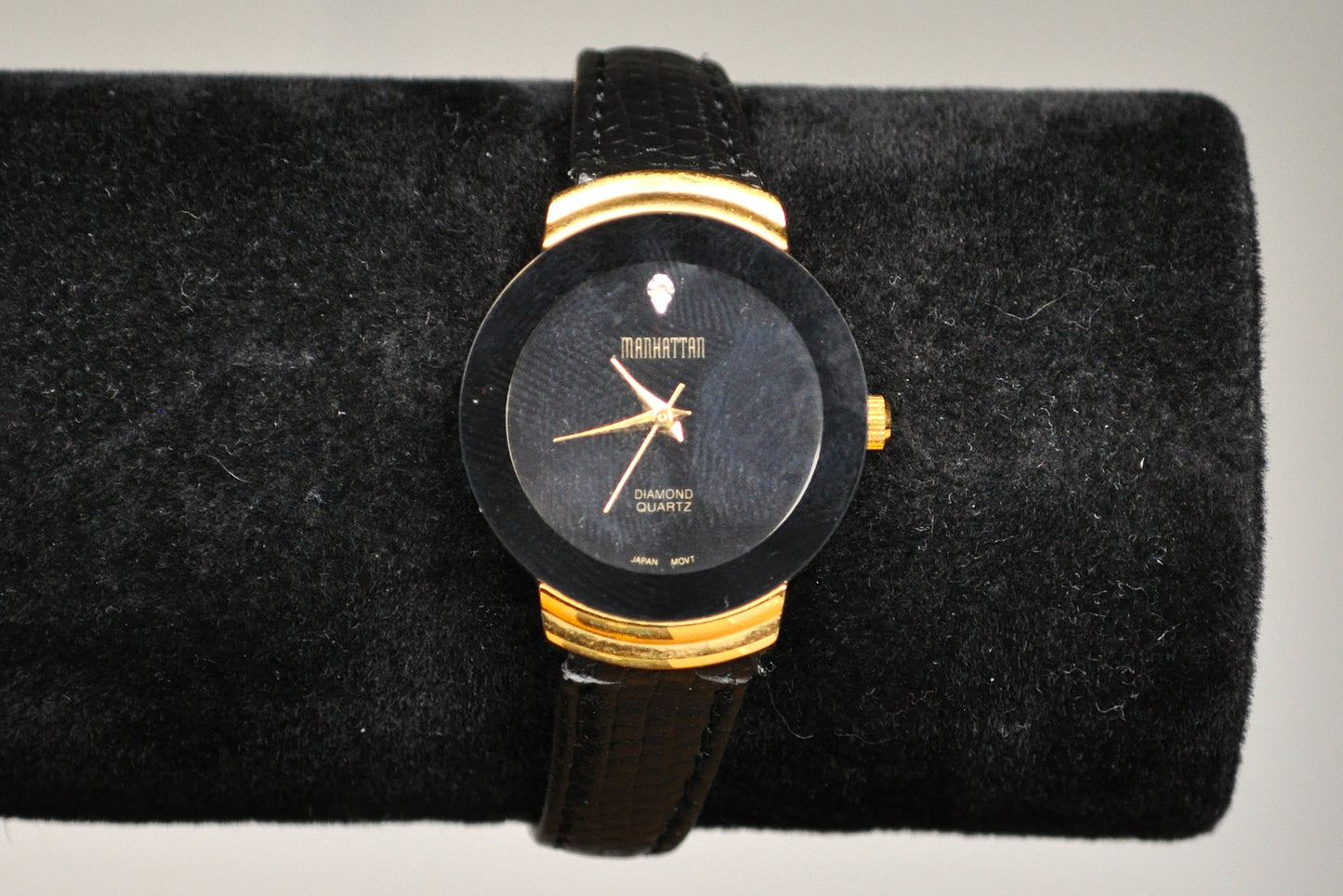 Sleek Stainless Steel Gold Tone Manhattan Diamond Quartz Analog Watch - Black Genuine Leather Watch - Working!