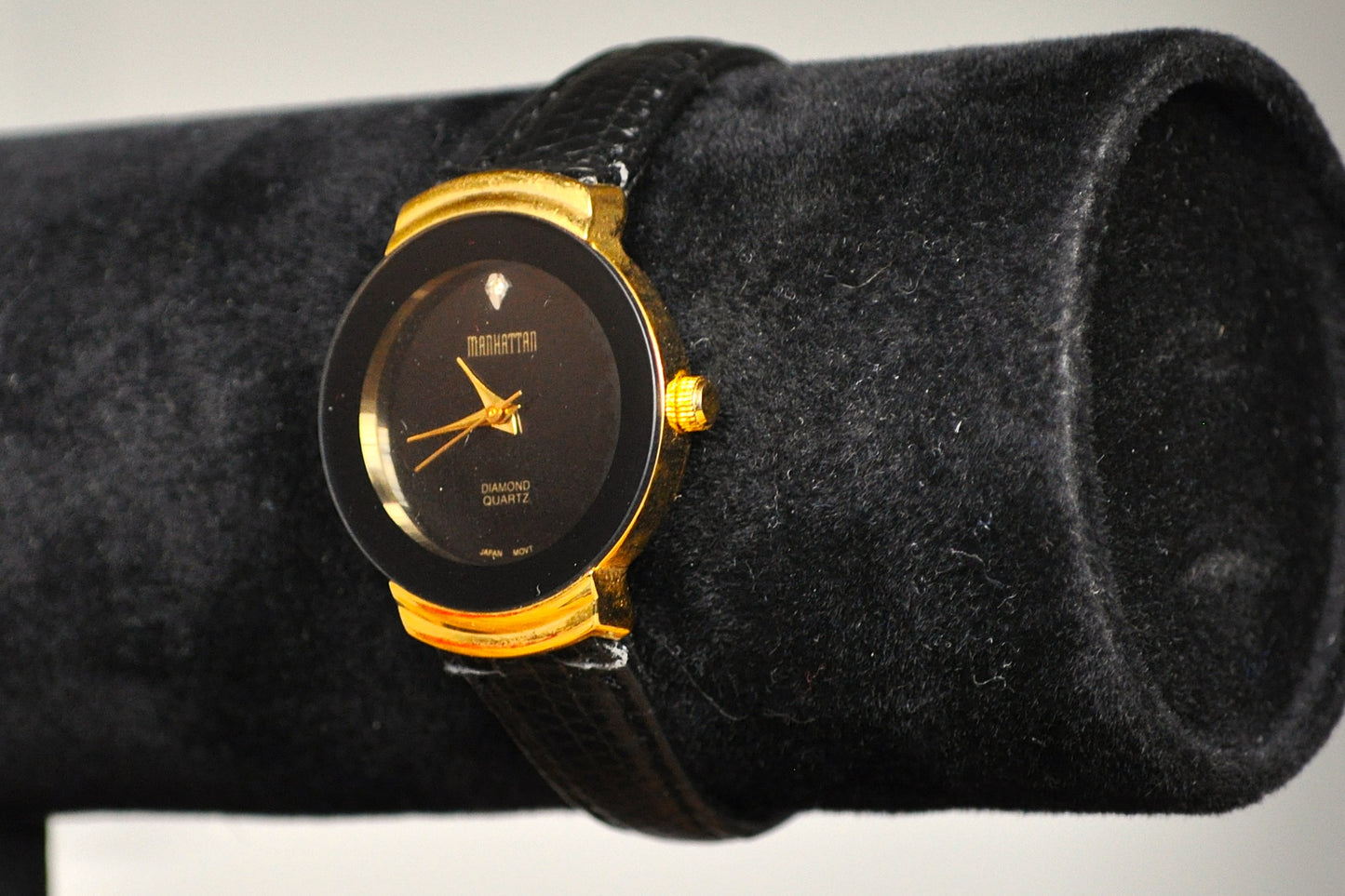 Sleek Stainless Steel Gold Tone Manhattan Diamond Quartz Analog Watch - Black Genuine Leather Watch - Working!