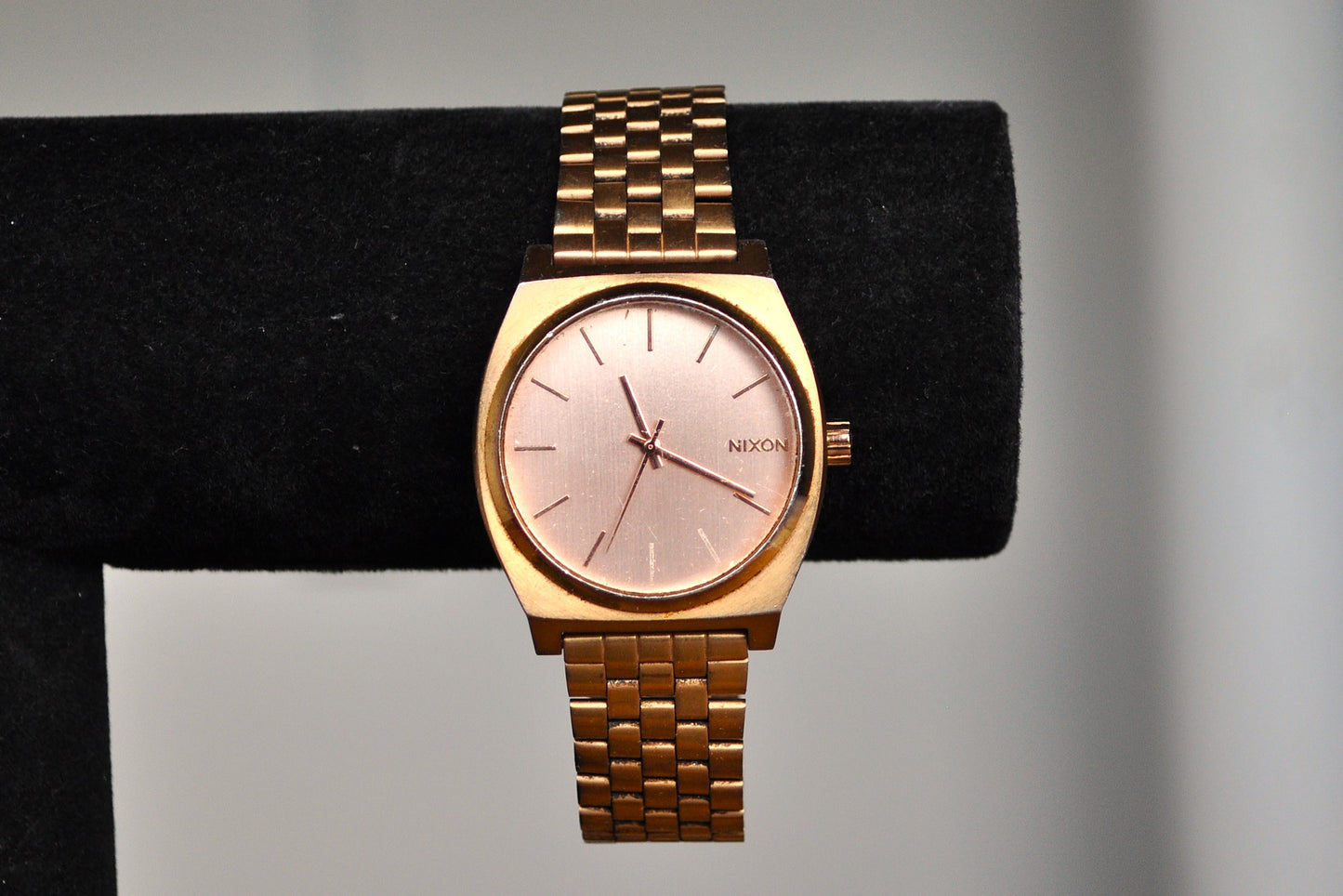 Beautiful Nixon Time Teller Stainless Steel Rose Gold Tone Watch - Parts and Repair Watch - Nixon A045 - Not Working!
