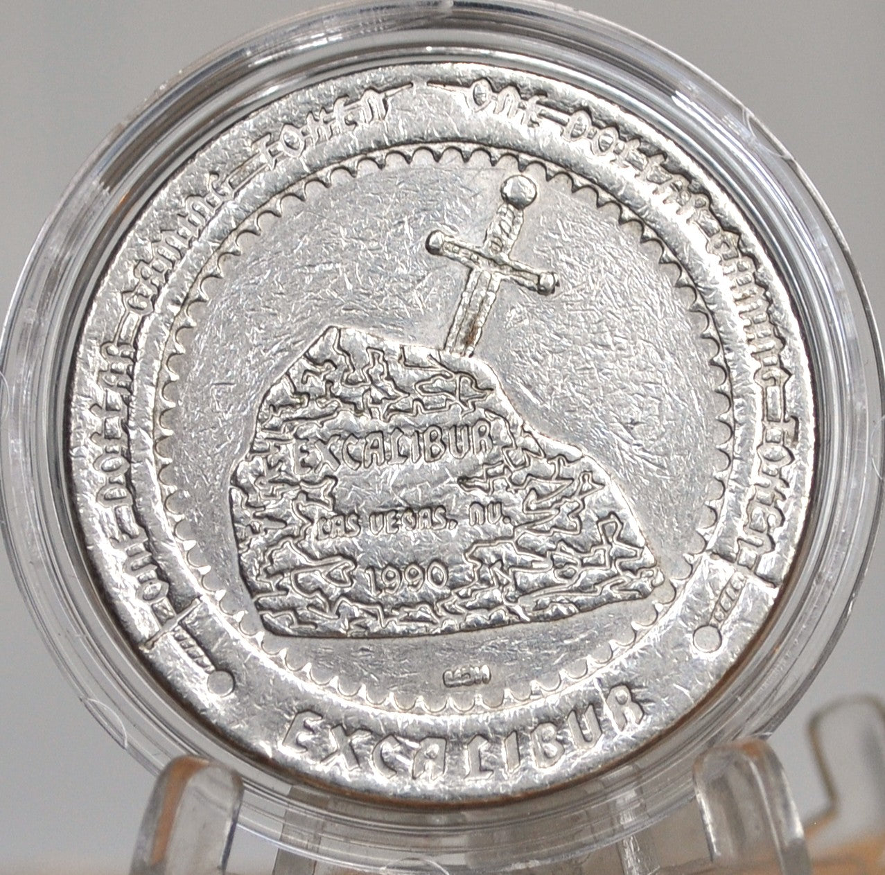 One Dollar Gaming Token Excalibur Casino Fair Maiden Las Vegas = Las Vegas 1$ Gaming Token Excalibur Casino - Excalibur Casino Gaming Token