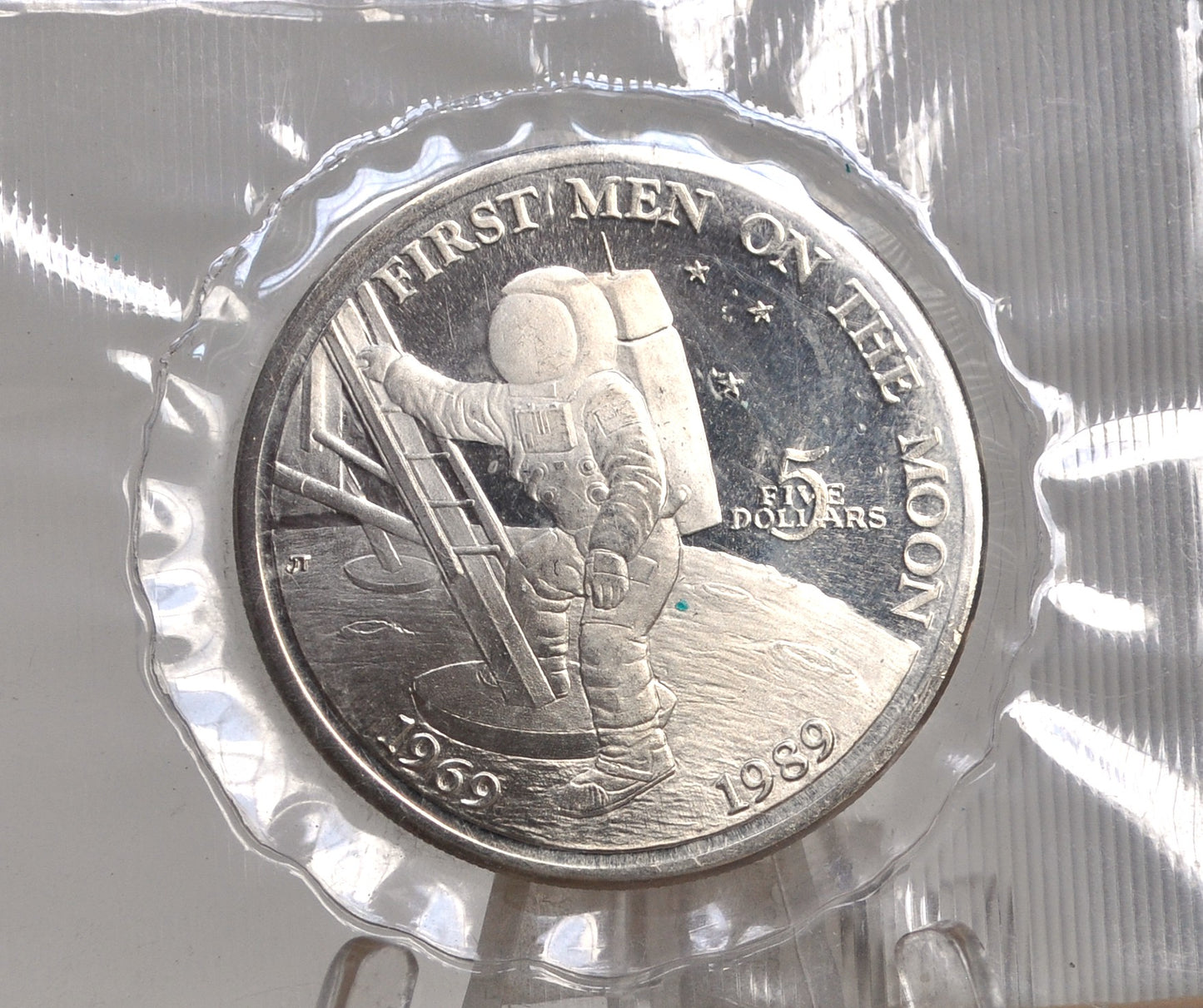 1989 Marshall Islands 5$ Coin - Five Dollar Marshall Islands coin commemorating the 20th Anniversary Moon Landing - 20th Anniversary of The First Moon Landing Token