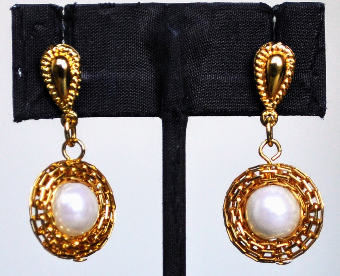 Stunning Avon Celia Seberi Goldtone Mesh Birds Nest Pearl Dangle Earrings - 1980s Designer - Vintage Avon Birds Nest Pearl Drop Earrings